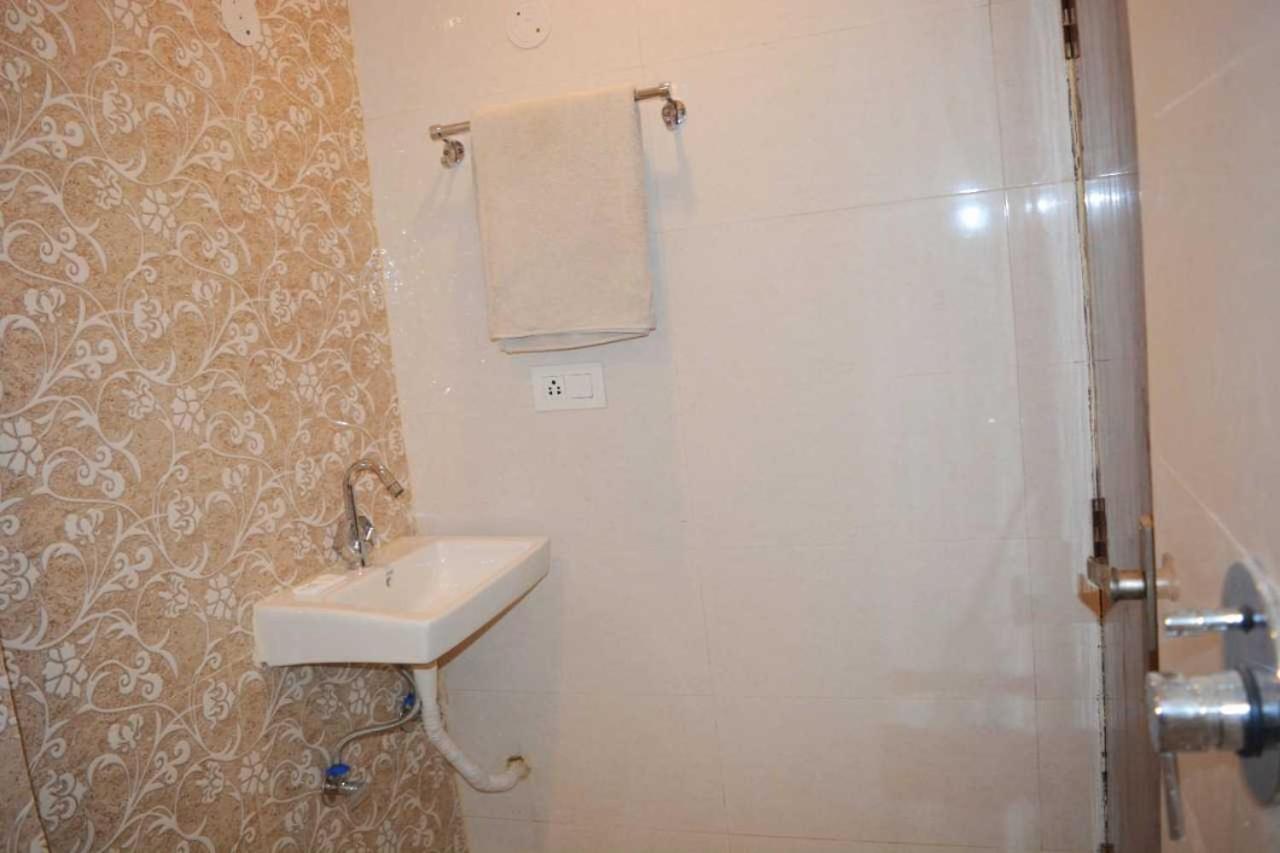 Hotel O Alpha Stay New Delhi Ngoại thất bức ảnh